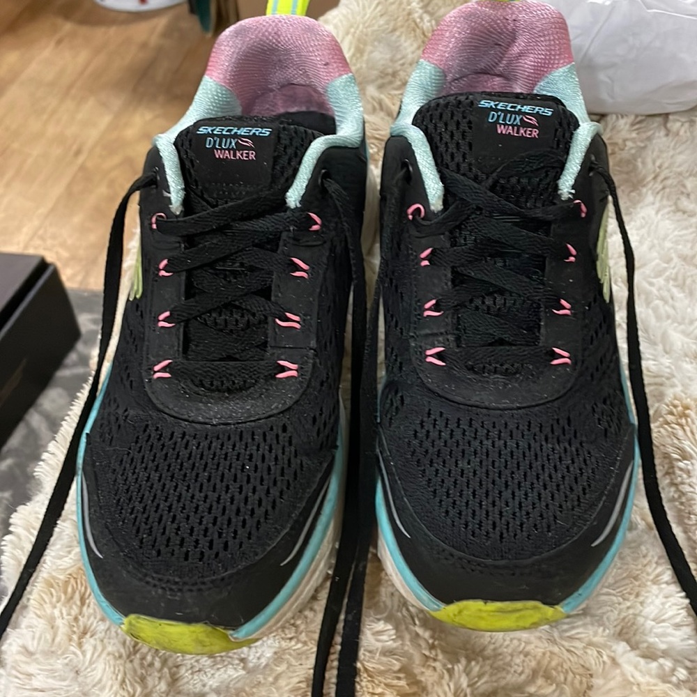 Skechers D’Lux Walker in lightly used condition.